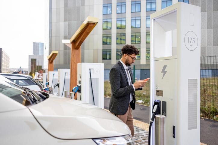 Aumento da frota de carros elétricos vai exigir mão de obra técnica