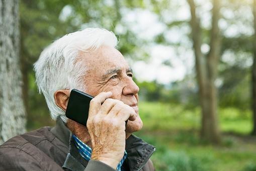 Radiação do smartphone pode causar hipertensão, diz estudo