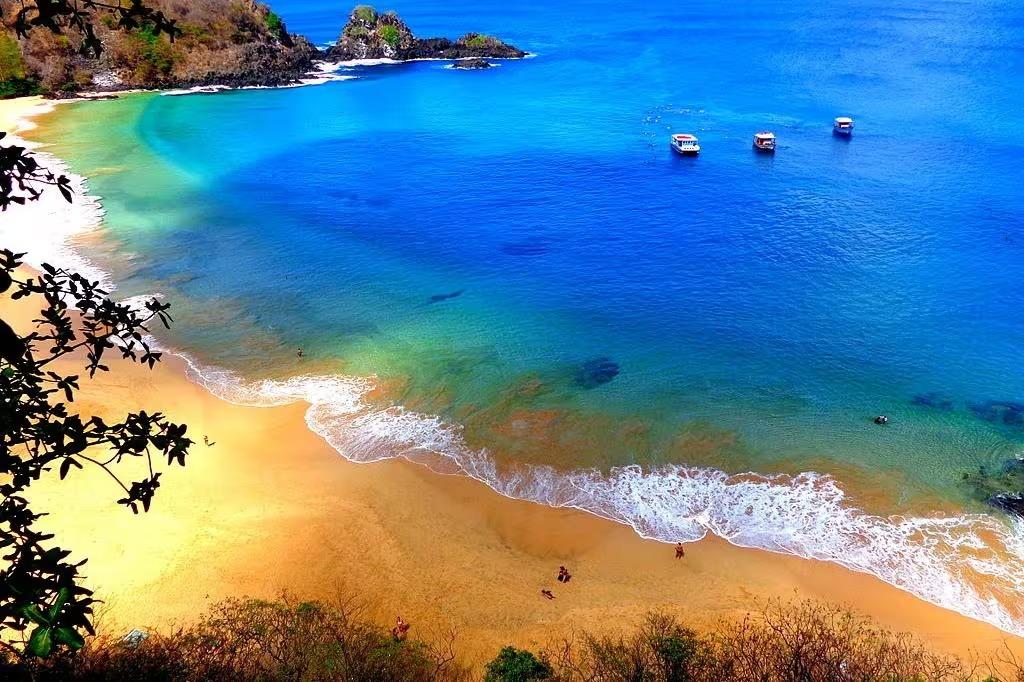 Praia brasileira é eleita a melhor do mundo; confira o ranking