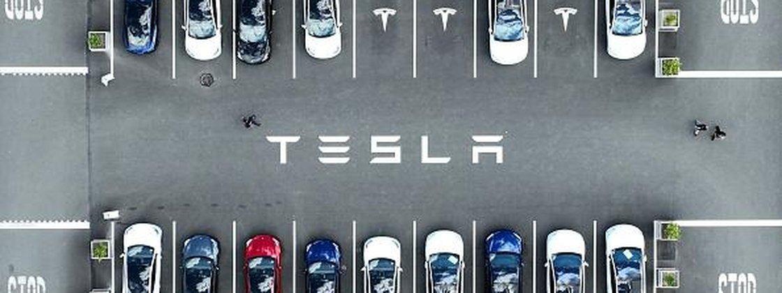 Tesla: vazamento de dados revela reclamações sobre o piloto automático