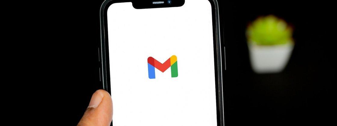 Google adiciona busca com IA no Gmail para Android e iPhone