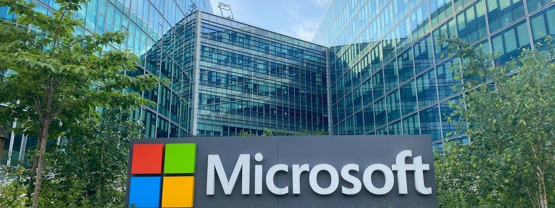 Microsoft alcança valor de mercado de US$ 2,6 trilhões com impulso de IA