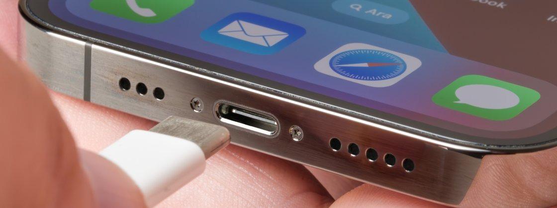 USB-C no iPhone 15 vira motivo de piada entre Samsung, Xiaomi e outras marcas